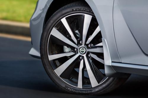 Nissan Altima (2019) - picture 16 of 18