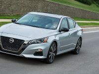 Nissan Altima (2019) - picture 2 of 18