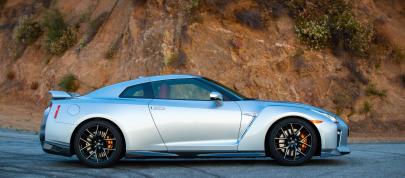 Nissan GT-R (2019) - picture 4 of 7