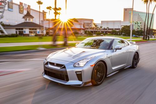 Nissan GT-R (2019) - picture 1 of 7