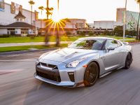 Nissan GT-R (2019) - picture 1 of 7