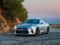 Nissan GT-R (2019) - picture 2 of 7