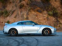 Nissan GT-R (2019) - picture 4 of 7