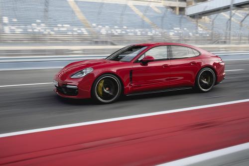 Porsche Panamera GTS (2019) - picture 1 of 10