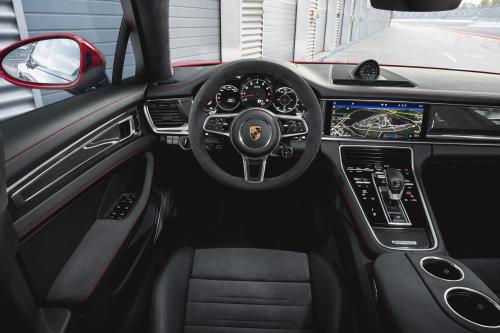 Porsche Panamera GTS (2019) - picture 8 of 10