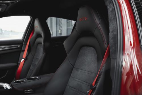 Porsche Panamera GTS (2019) - picture 9 of 10