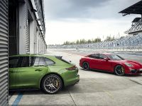 Porsche Panamera GTS (2019) - picture 2 of 10