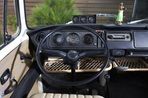 Volkswagen Type 2 Bus (2019) - picture 8 of 15