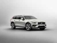 Volvo V60 Cross Country (2019) - picture 2 of 11