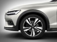 Volvo V60 Cross Country (2019) - picture 7 of 11
