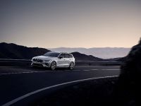 Volvo V60 R-Design (2019) - picture 1 of 13