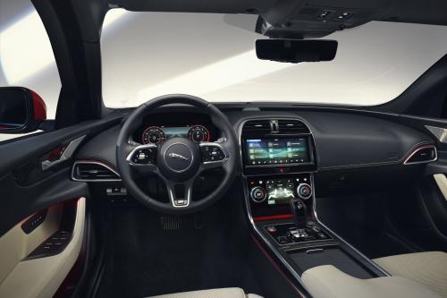 Jaguar XE Sport Sedan (2020) - picture 8 of 10