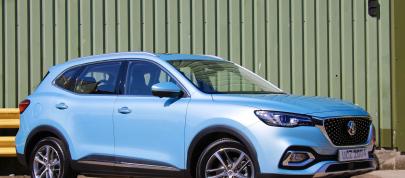 MG LAUNCHES PLUG-IN HYBRID HS SUV (2020) - picture 4 of 15