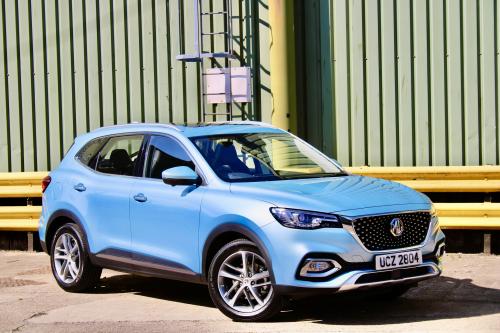 MG LAUNCHES PLUG-IN HYBRID HS SUV (2020) - picture 1 of 15