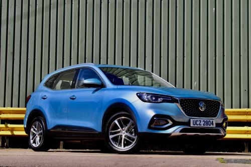 MG LAUNCHES PLUG-IN HYBRID HS SUV (2020) - picture 8 of 15