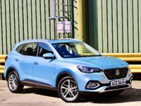 MG LAUNCHES PLUG-IN HYBRID HS SUV (2020)