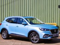 MG LAUNCHES PLUG-IN HYBRID HS SUV (2020)