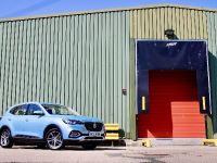 MG LAUNCHES PLUG-IN HYBRID HS SUV (2020)