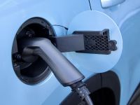 MG LAUNCHES PLUG-IN HYBRID HS SUV (2020)