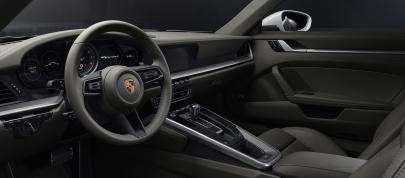Porsche 911 Carrera 4S (2020) - picture 4 of 5