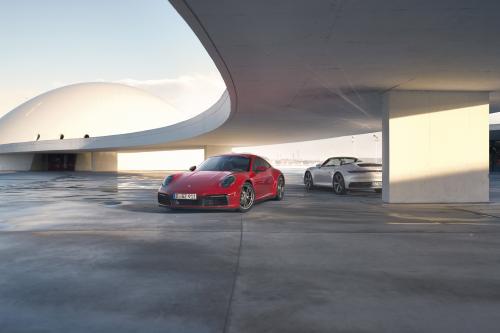 Porsche 911 Carrera 4S (2020) - picture 1 of 5