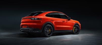 Porsche Cayenne Coupe (2020) - picture 4 of 7