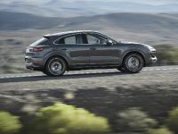 Porsche Cayenne Coupe (2020) - picture 2 of 7