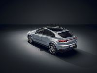 Porsche Cayenne S Coupe (2020) - picture 3 of 4