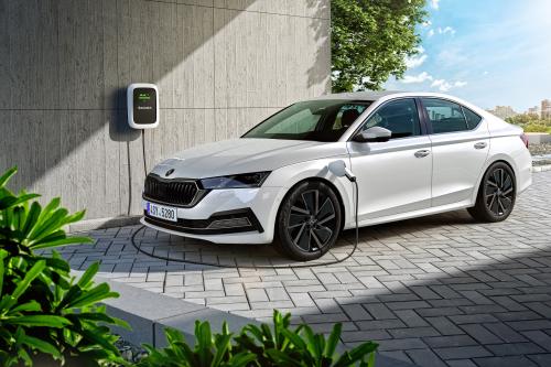 SKODA Octavia (2020) - picture 1 of 12