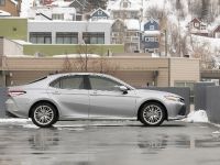 Toyota Camry XLE (2020) - picture 4 of 7