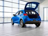 Toyota Yaris Hatchback (2020) - picture 2 of 3