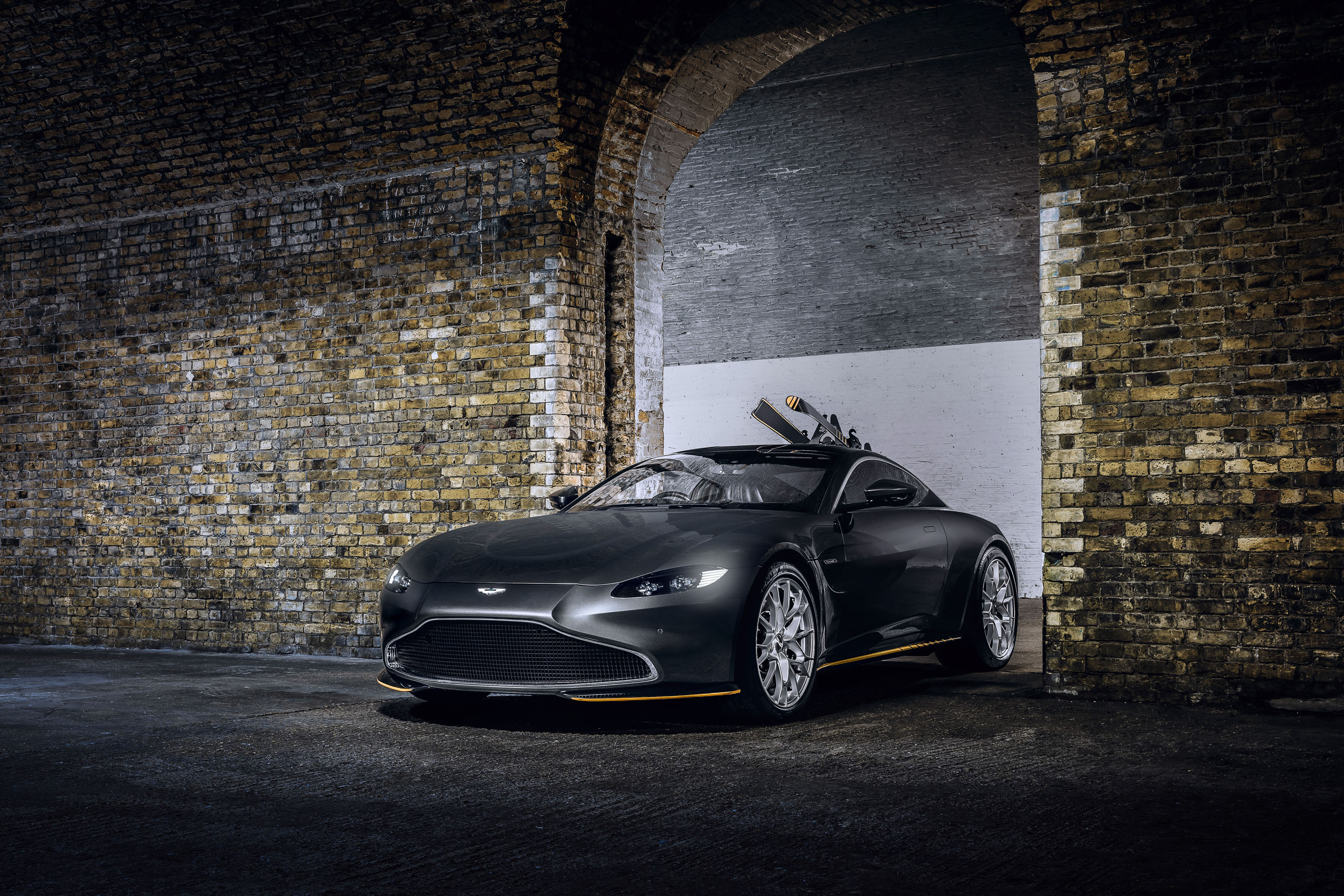 Aston Martin Vantage 007 Edition