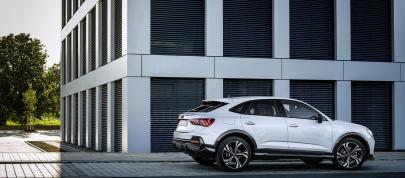Audi Q3 looks to the future (2021) - picture 15 of 17