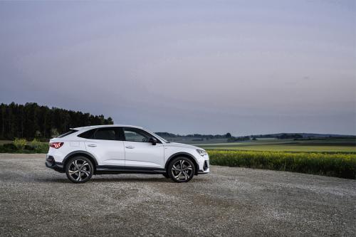 Audi Q3 looks to the future (2021) - picture 9 of 17