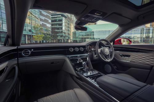 Bentley Flying Spur V8 (2021) - picture 9 of 14