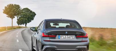 BMW 3 330e xDrive (2021) - picture 4 of 7