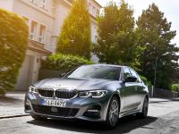 BMW 3 330e xDrive (2021) - picture 1 of 7