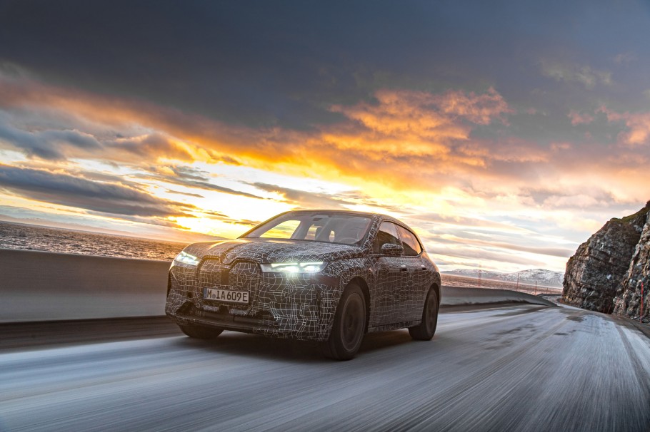  BMW iX (2021)