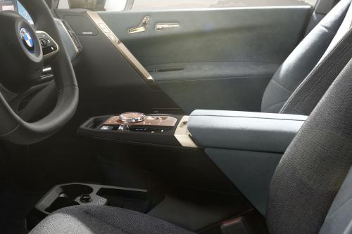 BMW iX (2021) - picture 32 of 65