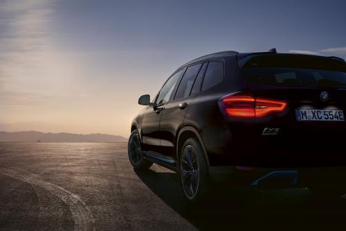 BMW iX3 Premier Edition (2021) - picture 8 of 13