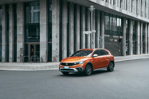 Fiat Tipo Cross (2021) - picture 1 of 25