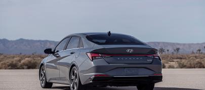 Hyundai Elantra Hybrid (2021) - picture 4 of 8