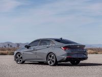 Hyundai Elantra Hybrid (2021) - picture 3 of 8