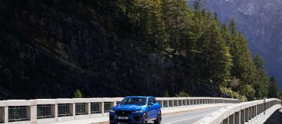 Jaguar F-PACE SVR (2021) - picture 12 of 24