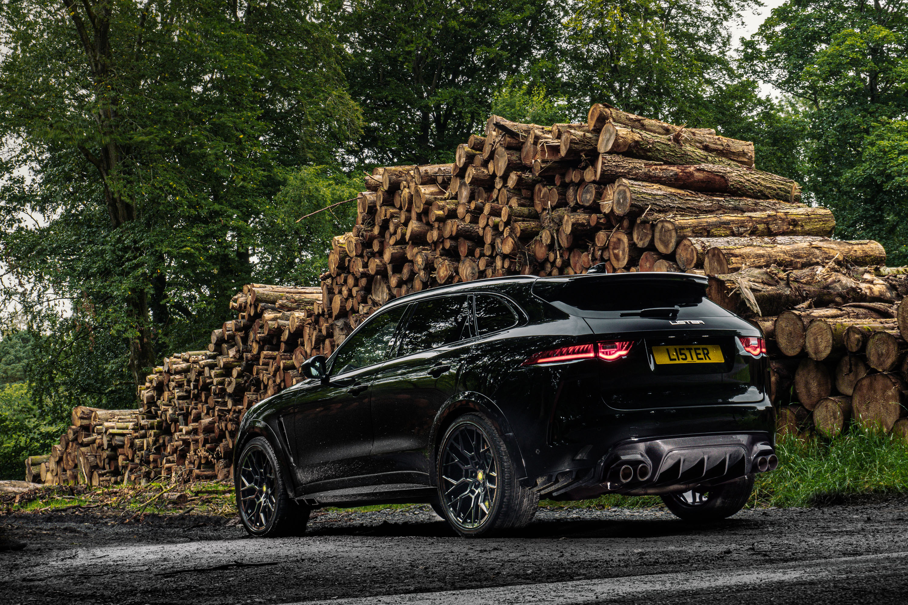 Jaguar F-PACE SVR