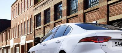Jaguar XE (2021) - picture 4 of 11