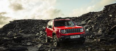Jeep Renegade 4xe Limited (2021) - picture 4 of 19