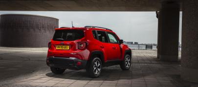 Jeep Renegade 4xe Limited (2021) - picture 7 of 19