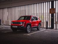 Jeep Renegade 4xe Limited (2021) - picture 1 of 19