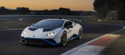 Lamborghini Huracan STO (2021) - picture 36 of 80